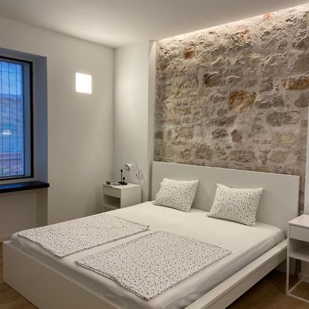 Sobe “Zavjetrina” Apartment Murter Bagian luar foto