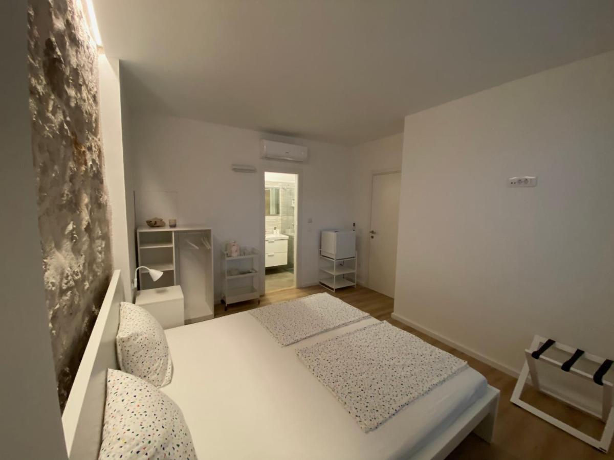 Sobe “Zavjetrina” Apartment Murter Bagian luar foto